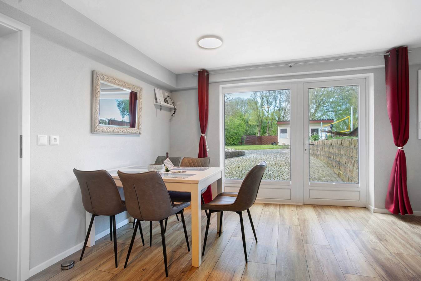Ganze Wohnung, Ferienwohnung 'Rügenferienhaus Gartenwohnung' mit Gemeinschaftsterrasse und Wlan in Schaprode, Rügen