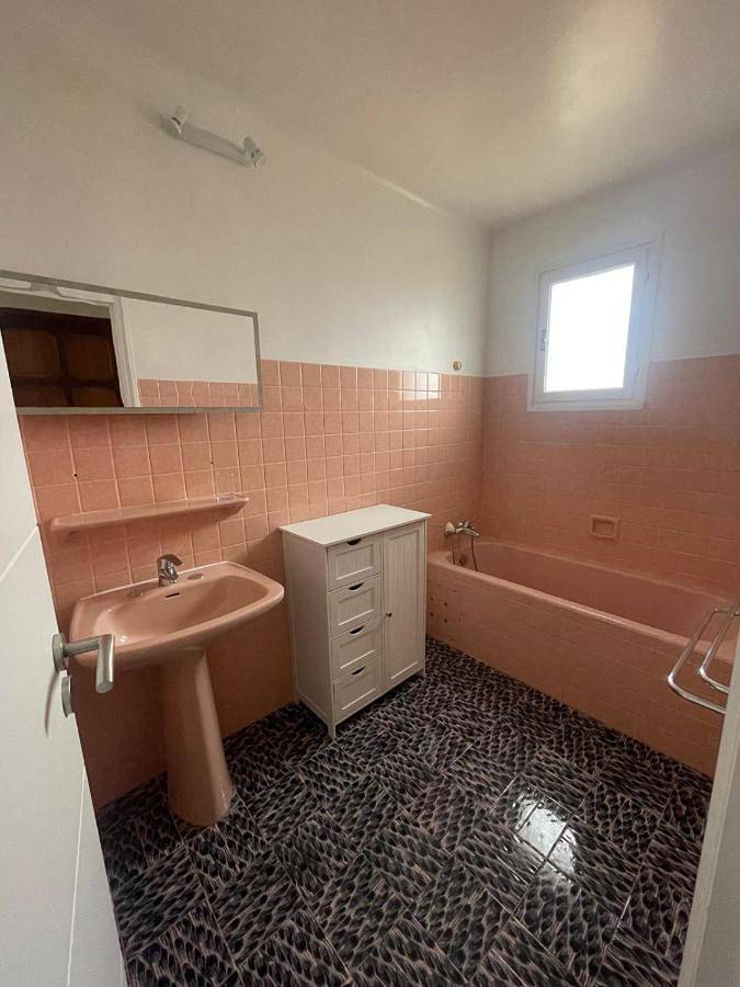 Gîte pour 3 personnes, avec terrasse ainsi que jardin et vue à Belvédère - 3