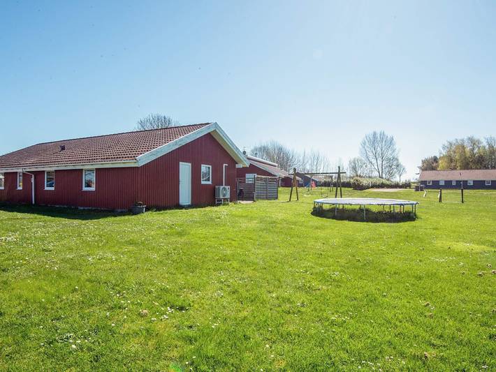 Ferienhaus für 12 Personen, mit Garten und Sauna sowie Pool und Terrasse, mit Haustier