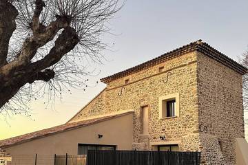 Gîte pour 10 personnes, avec terrasse et piscine à Bonlieu-sur-Roubion