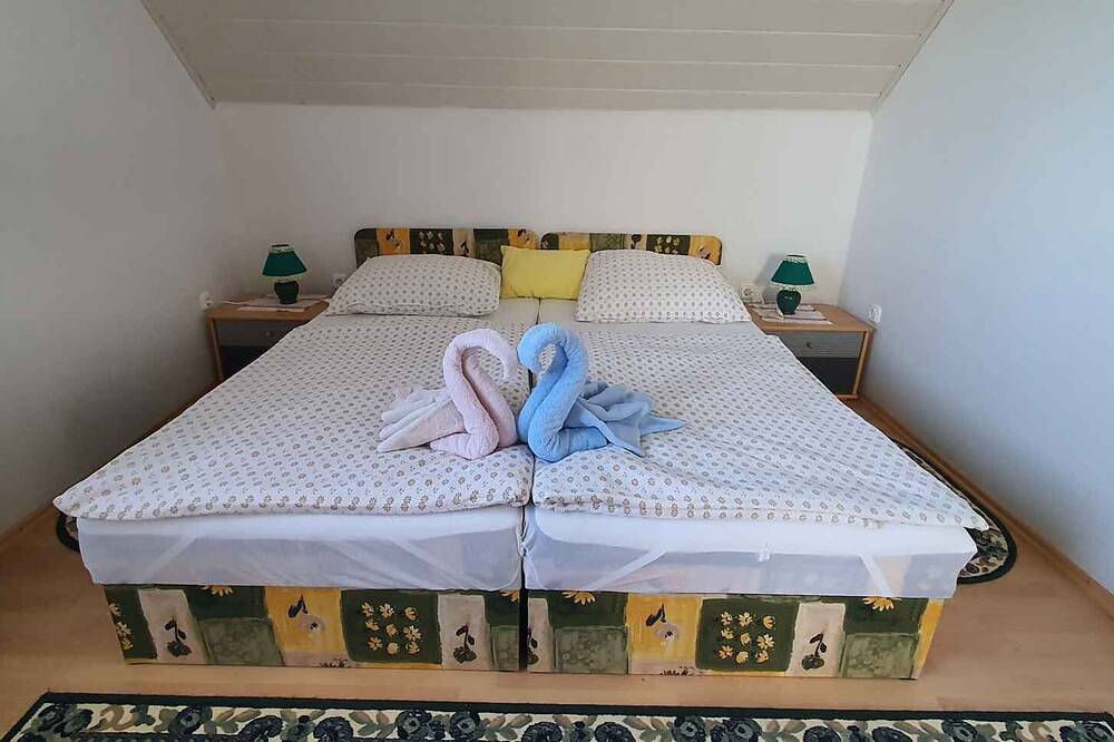 Ganze Wohnung, Ferienwohnung mit Pool, Internet und Klimaanlage in Balatonszabadi, Siófok und Umgebung