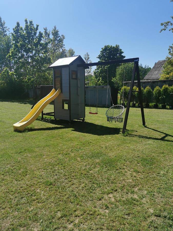 Location de vacances pour 4 personnes, avec jacuzzi ainsi que terrasse et jardin dans Kolka - 3