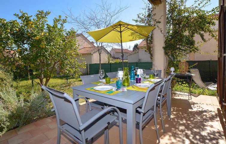 Moderno piso de 2 dormitorios con piscina, terraza y a 1 km de la playa in Cervione, Región de Corte