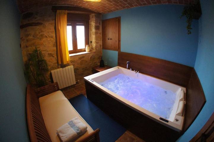 Casa rural para 5 personas, con Balcón y Terraza además de Jacuzzi y Jardín en Villar de Canes - 2