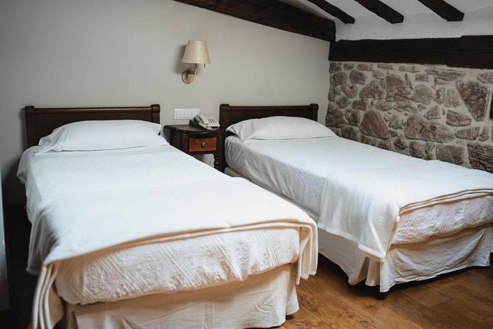 Hotel para 3 personas, con terraza en Tierra Estella - 2