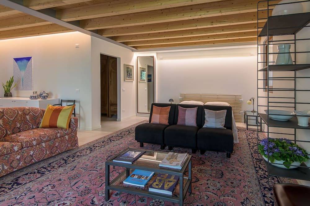 Ganze Wohnung, Dependance by the Lake Ground Floor in Marone, Gemeinde Marone