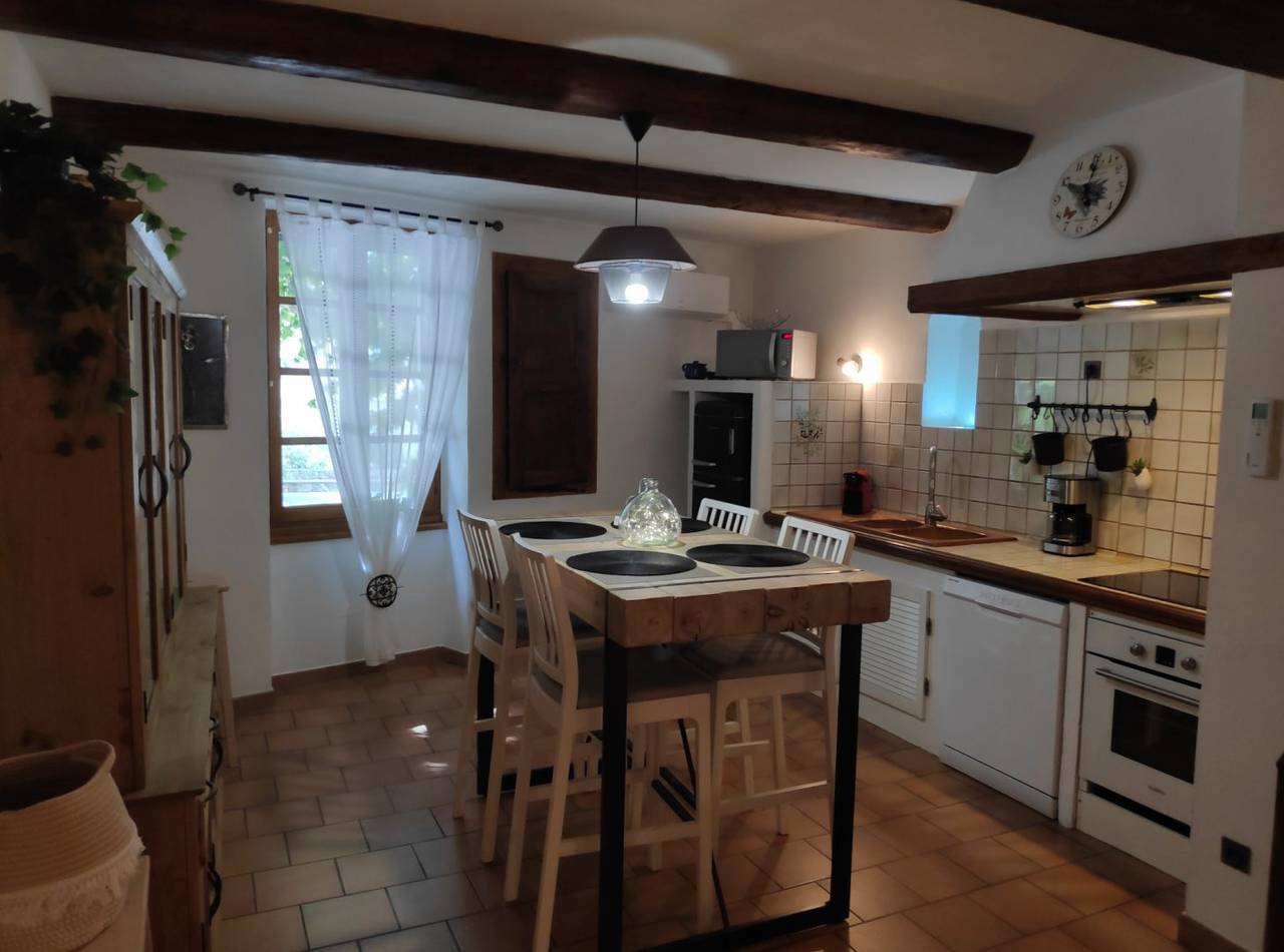 Appartement entier, Le Figoloriot, Gîte de village climatisé in Saint-Paulet-de-Caisson, Région de Nîmes
