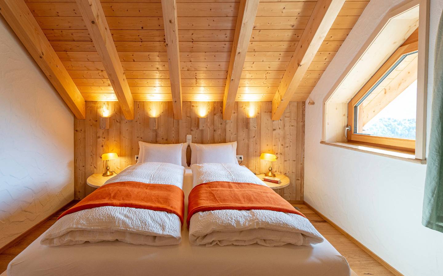 Geheel vakantieappartement, Appartement mit Galerie auf zwei Etagen in Grundlsee, Dead Mountains