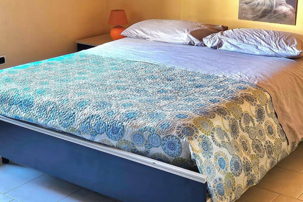 Entire apartment, Giardini Naxos, a few minutes from the beach, Between Etna and, Taormina in Giardini-Naxos, Messina Province