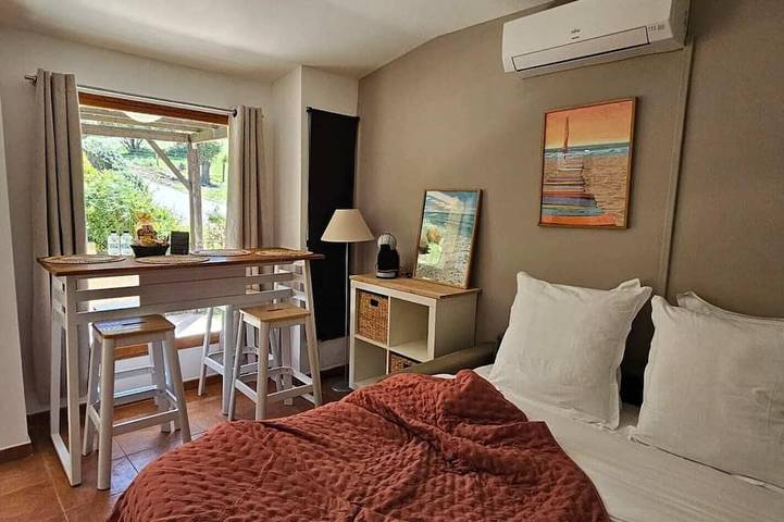 Location de vacances pour 4 personnes, avec terrasse ainsi que piscine et jardin à Serra-di-Ferro - 3