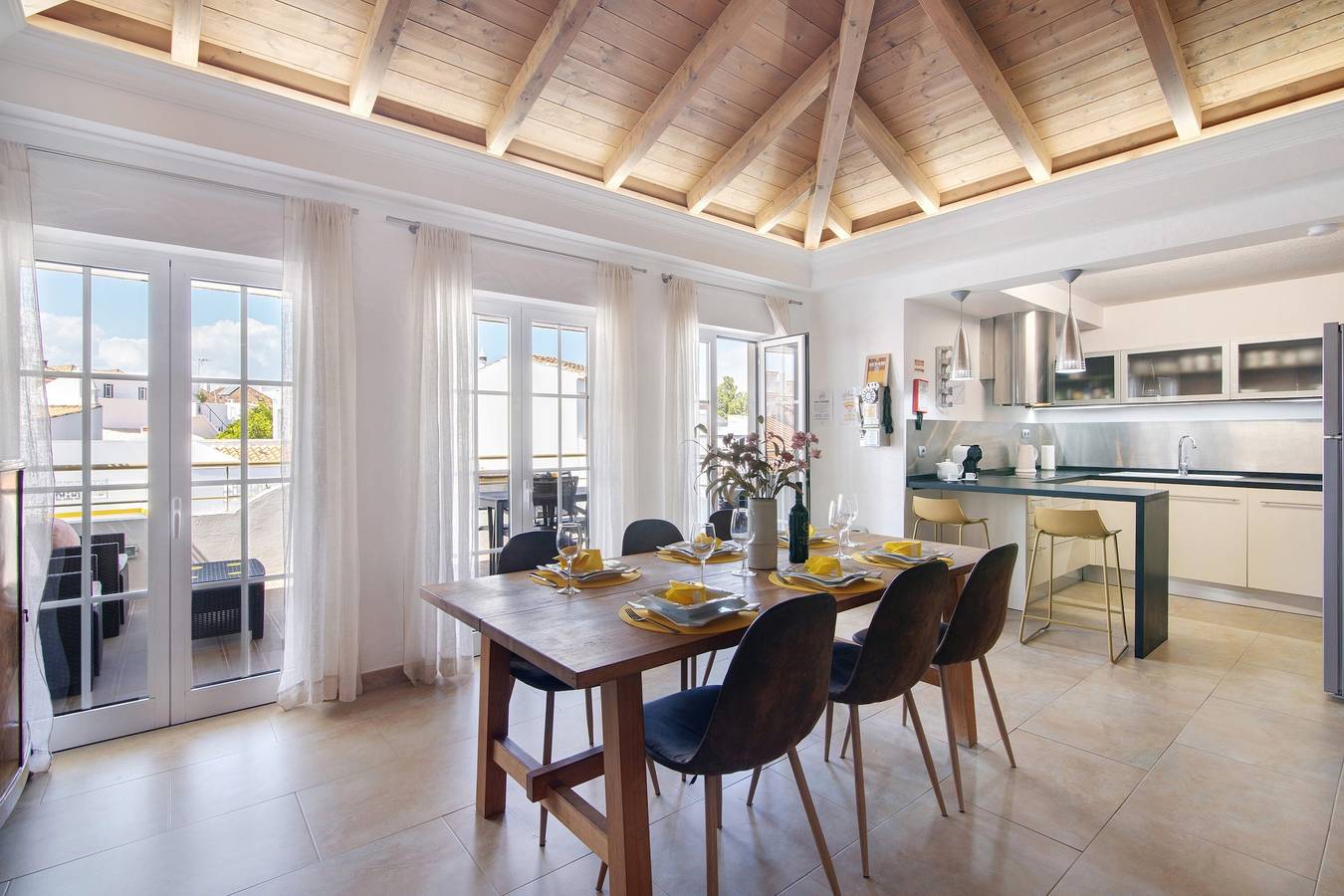 Appartement entier, Maison de vacances 'Flor De Sol House' avec terrasse privée et Wi-Fi in Tavira, Tavira (Santiago)