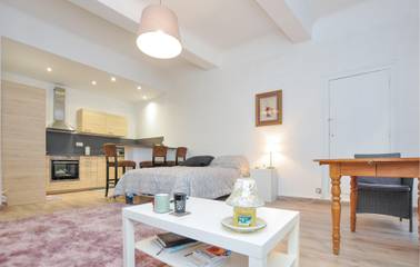 Appartement De Vacances pour 2 Personnes dans Barjols, Région de Brignoles, Photo 1