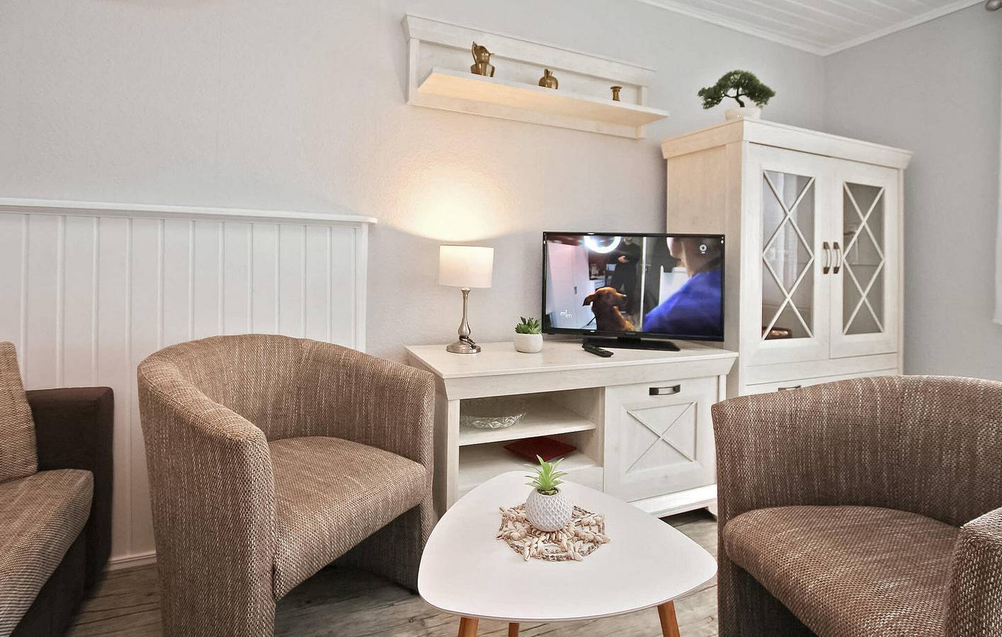 Appartement de vacances entier, Appartement en bord de mer avec parking et terrasse in Waren, Lac Müritz