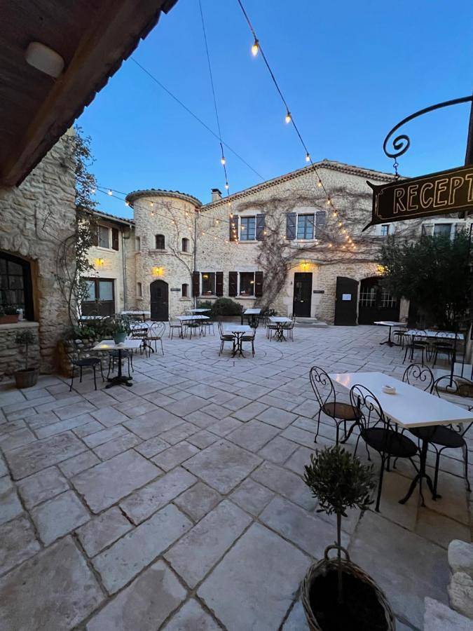 Hôtel pour 2 personnes, avec vue ainsi que piscine et jardin à Chabrillan - 2