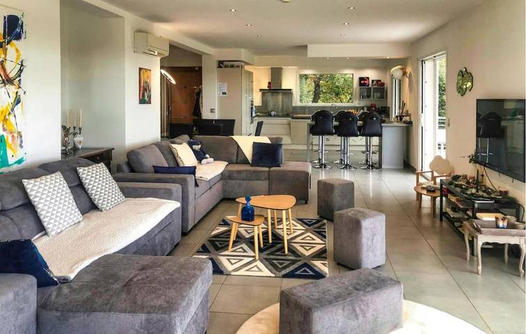 Location de vacances pour 12 personnes, avec Jacuzzi ainsi que Jardin et Piscine à Rochefort-du-Gard - 4