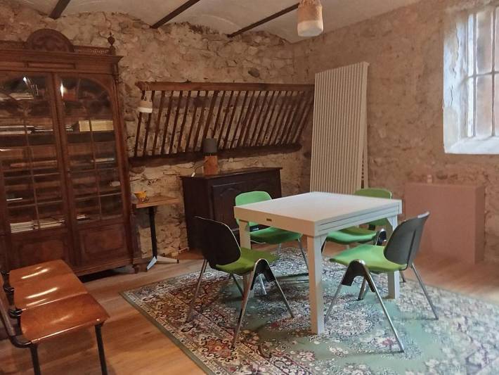 Location de vacances pour 4 personnes, avec Terrasse et Jardin ainsi que Bassin pour enfant et Vue à Izeron