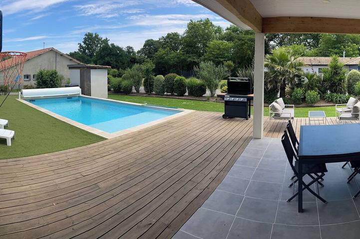 Location de vacances pour 7 personnes, avec jacuzzi à Orist