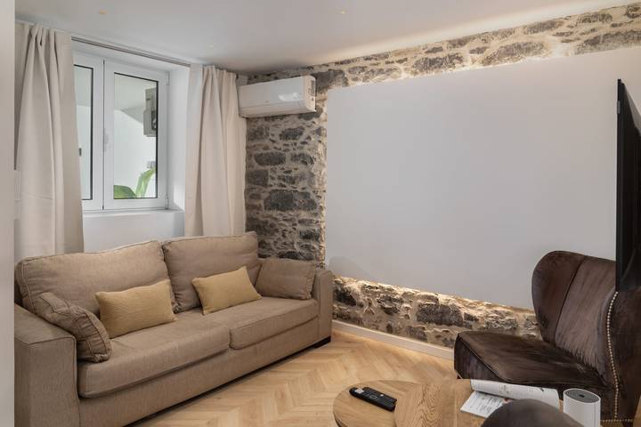 Casa Branca 36 - Ruhe mit privatem Patio in São Martinho, Madeira