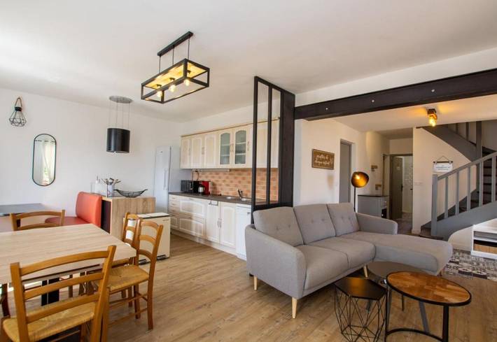 Location de vacances pour 10 personnes, avec piscine ainsi que terrasse et jardin à Rampieux - 2