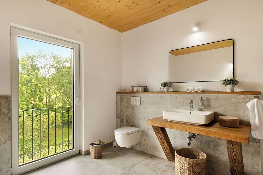 Ganze Wohnung, Forest Retreat: Serene 160m2 with Forest Views & Wallbox in Wermelskirchen, Rheinisch-Bergischer Kreis