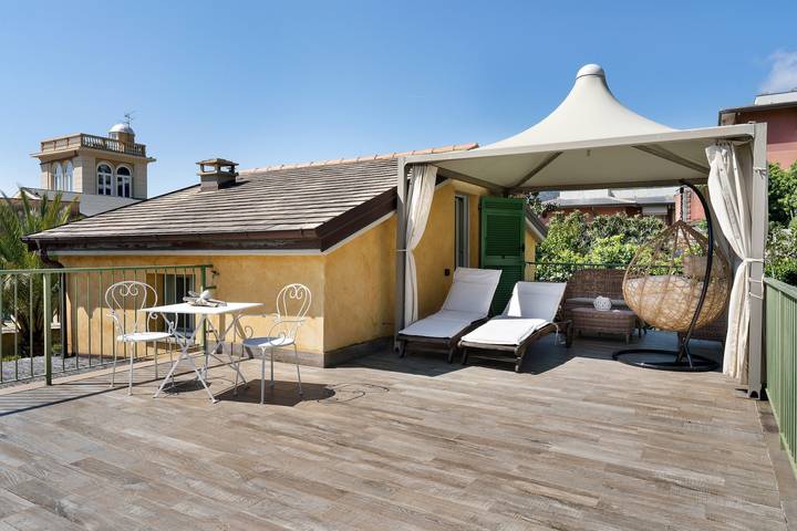 Room 'Corallo' with Private Terrace, Wi-Fi and Air Conditioning in Spiaggia Libera Attrezzata Il Volto, Moneglia