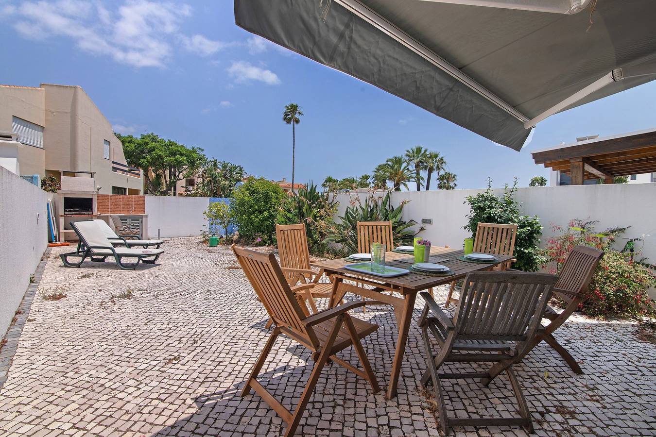 Ferienhaus 'Lota Village 32' mit Privatterrasse, Wi-Fi und Klimaanlage in Praia da Lota, Manta Rota