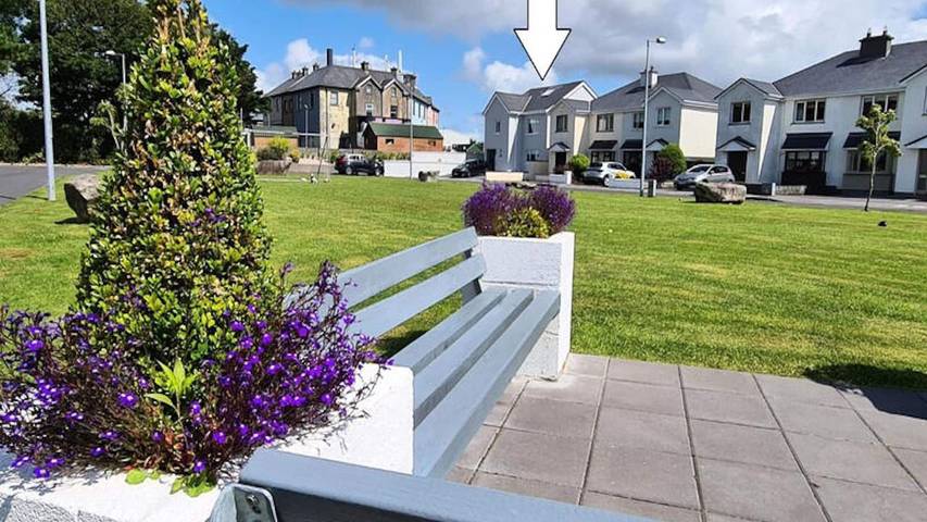 Holiday letting for 9 people, with garden, with pets in County Galway