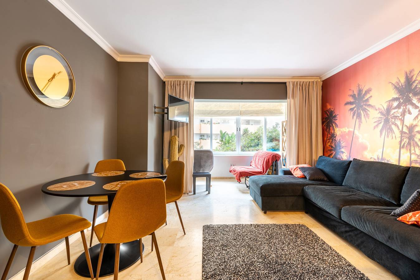 Entire apartment, Apartment '1line Beach' with Sea View, Wi-Fi and Air Conditioning in Fuengirola, Costa del Sol