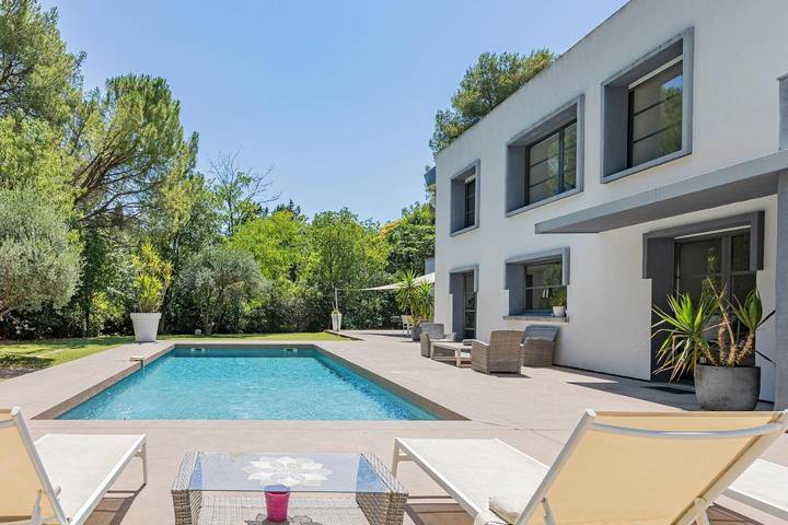 Villa pour 7 personnes, avec jardin ainsi que piscine et terrasse