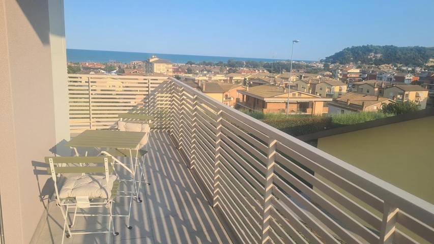 Appartamento per 3 persone, con panorama e terrazza in Altidona