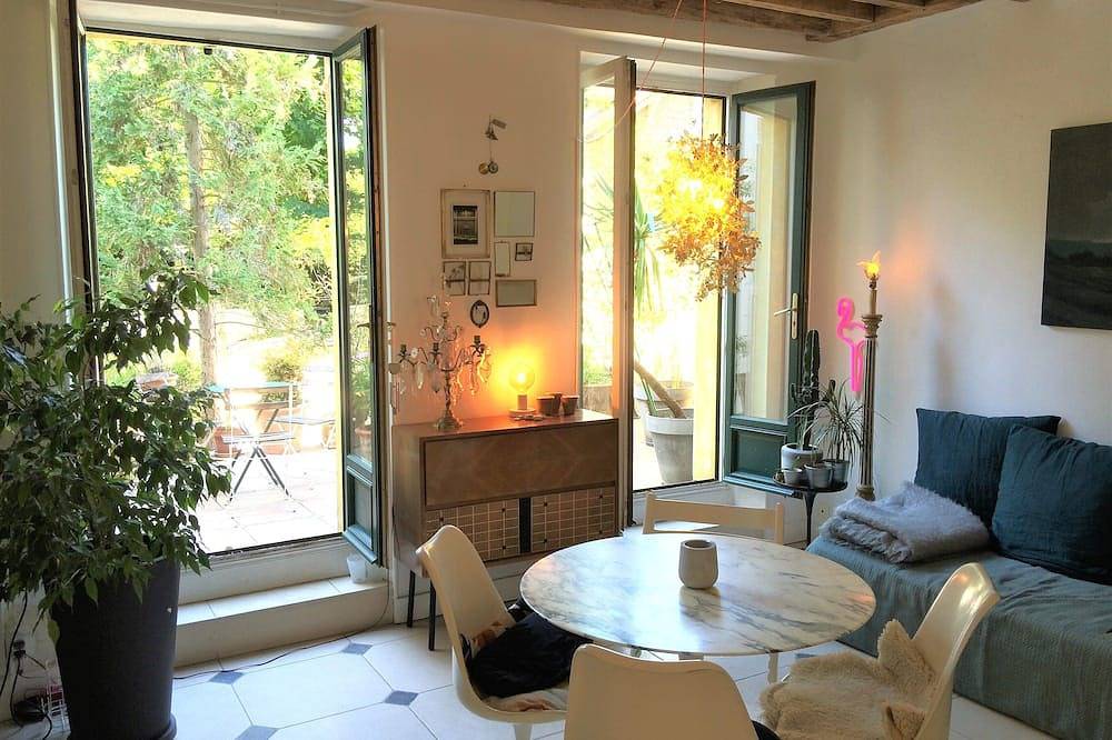 Maison d' Architecte Design with Terrace and Courtyard Garden 25' from Paris Centre in Domaine national de Saint-Cloud, Garches