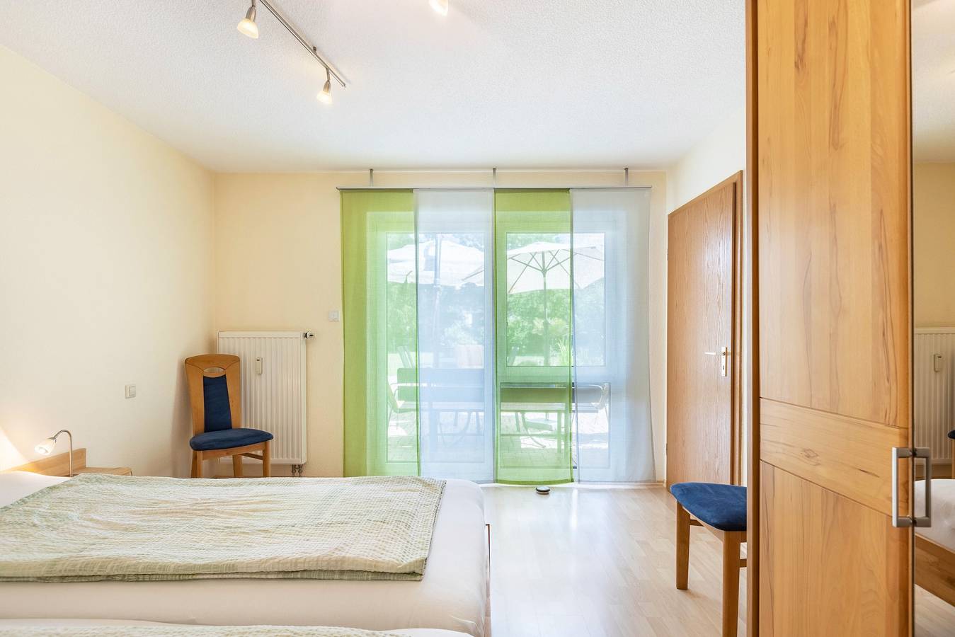 Ganze Wohnung, Ferienwohnung 'Seeperle' mit Gemeinschaftsterrasse, Gemeinschaftsgarten und Wlan in Moos, Untersee