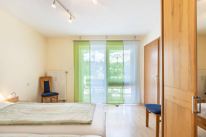 Ganze Wohnung, Ferienwohnung 'Seeperle' mit Gemeinschaftsterrasse, Gemeinschaftsgarten und Wlan in Moos, Untersee