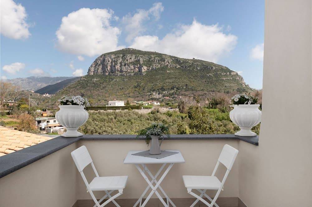 Villa Simona, halfway between Positano and Sorrento in Piano di Sorrento, Sorrentine Peninsula