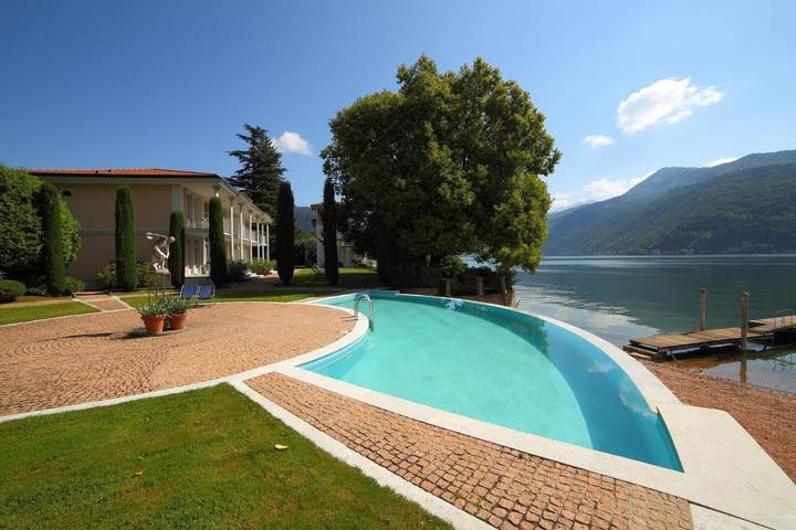 Ferienwohnung für 3 Personen, mit Balkon und Terrasse sowie Garten und Pool in Porto Ceresio