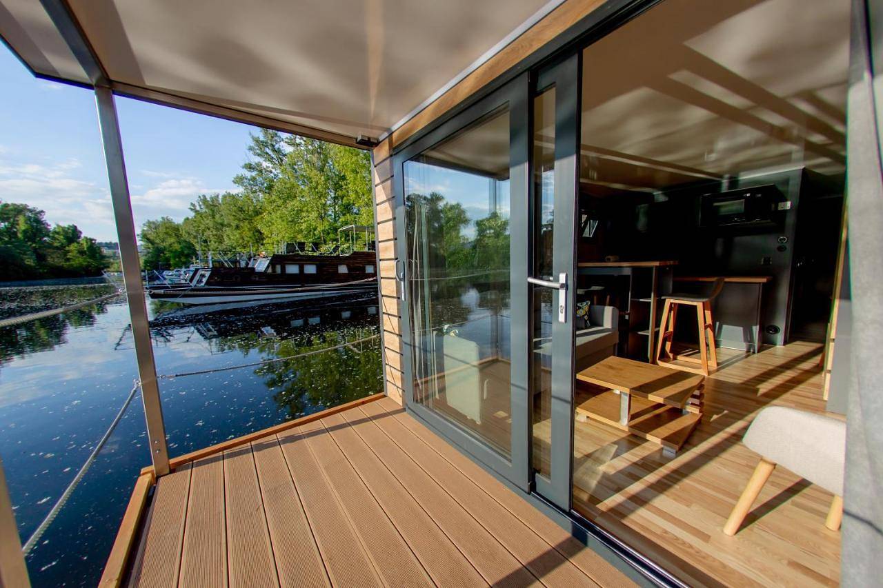 Prague Bay Houseboats in Libeň, Prag