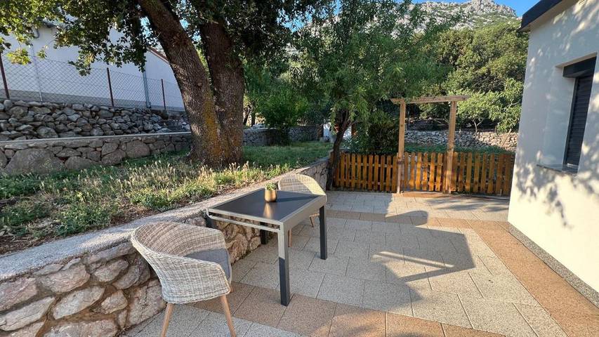 Ferienhaus für 3 Personen, mit Ausblick und Garten in Karlobag - 3