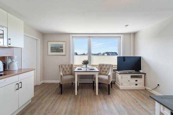Ganze Wohnung, Diese Zwei-Zimmer-Wohnung lädt mit ihrer Strandnähe zum entspannten Urlaub ein in Nordfriesische Inseln (Schleswig-Holstein) (Schleswig-Holstein), Wenningstedt