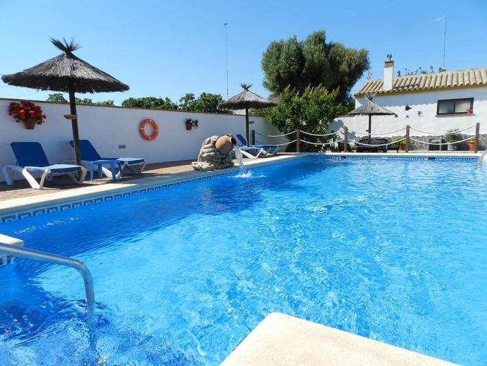 Casa para 4 personas, con jardín y piscina en Zahora