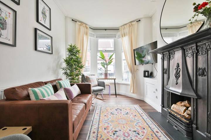 Bed and breakfast for 4 people, with garden in Cardiff