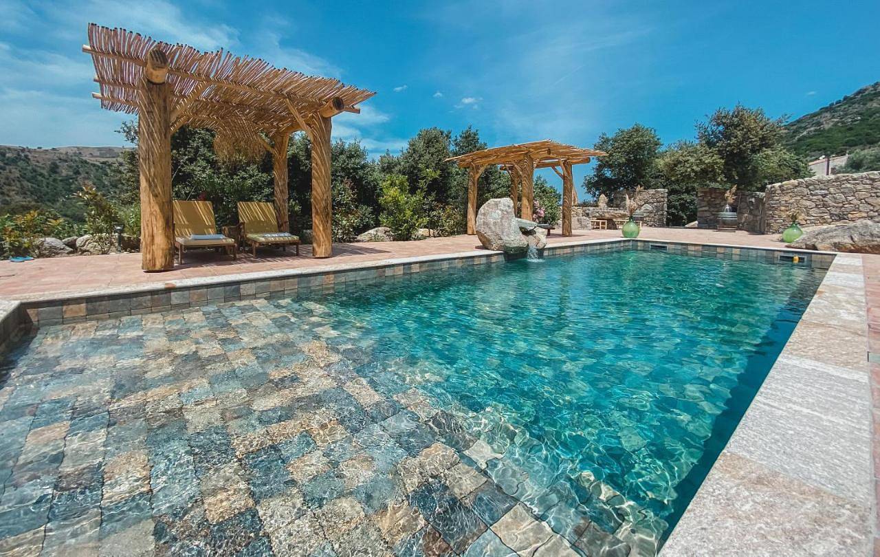 Appartement entier, Résidence de Luxe 4 étoiles à Pietralba, 4 logements piscine chauffée Balagne in Pietralba, Région de Calvi