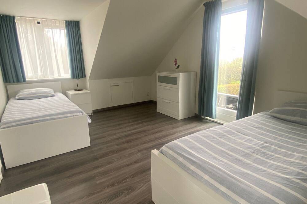 Sunny Pool Villa at Vinkeveense Plassen | 20 Min from Amsterdam in Vinkeveen, Groene Hart