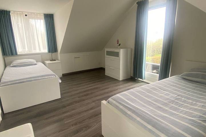 Sunny Pool Villa at Vinkeveense Plassen | 20 Min from Amsterdam in Vinkeveen, Groene Hart