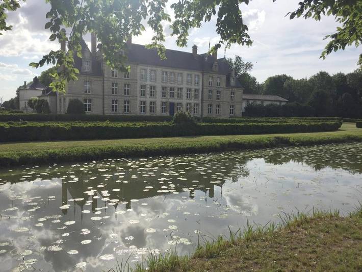 Location de vacances pour 3 personnes, avec vue sur le lac et jardin ainsi que vue et piscine, adapté aux familles dans Vitry-la-Ville - 4