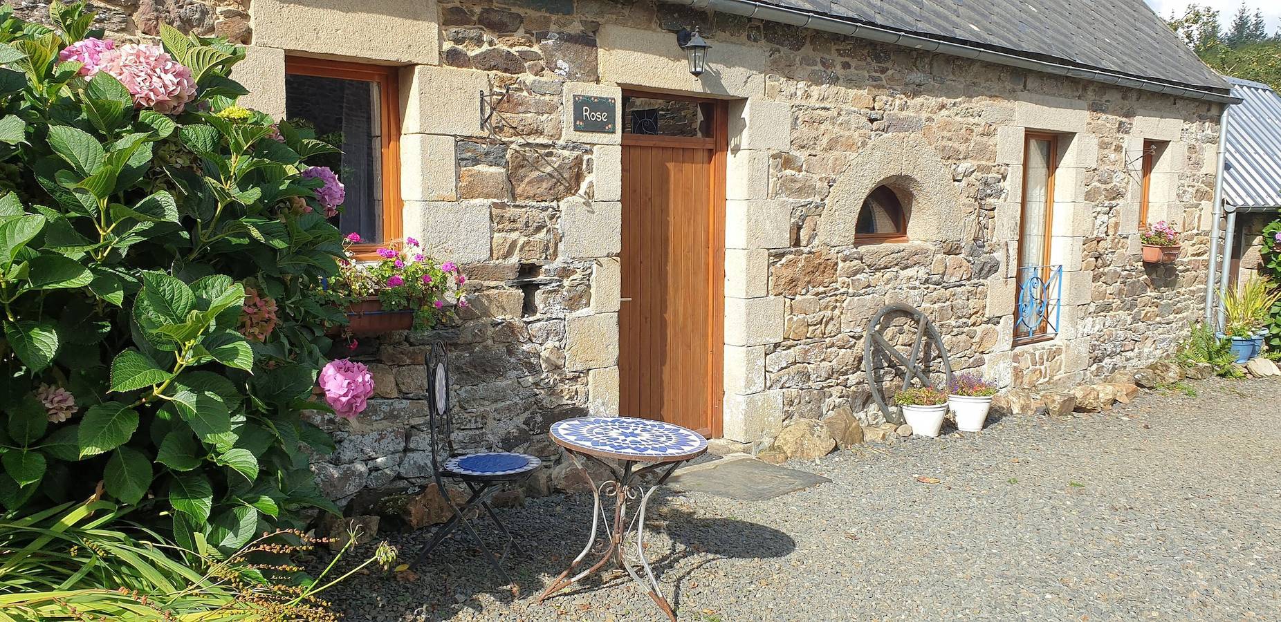 Gîte Rose – Pen Ar Voas Gîtes: private Terrasse, Gemeinschaftsgarten und Wlan in Plestin-les-Grèves, Ceinture Dorée