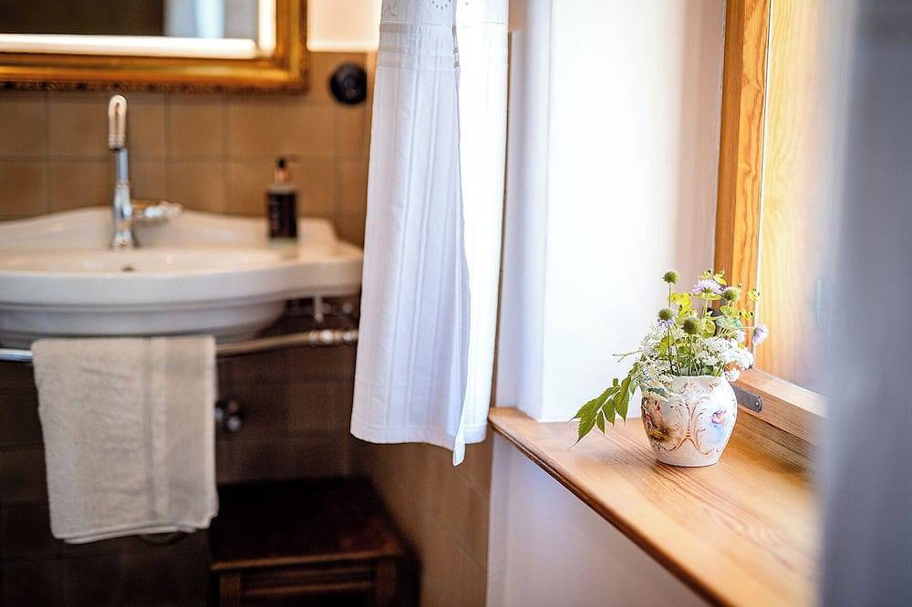 Historic country house with its own sauna house, barbecue and terrace in Roding, Baviera Orientale