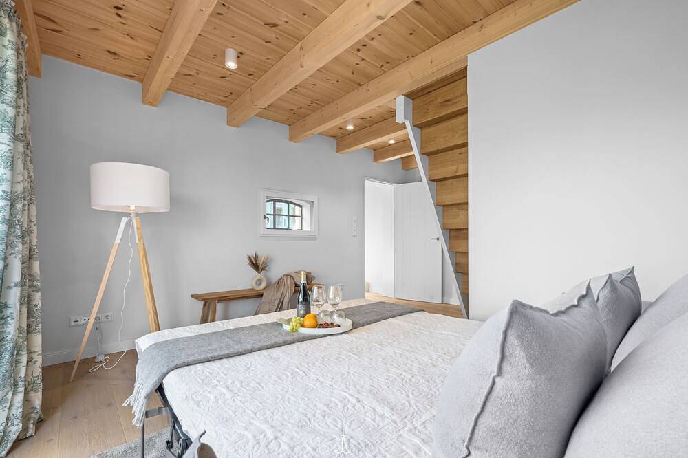 Reetcottage - Alleinlage, großer Garten, Kaminofen, 2 Duschbäder, 2 Stellplätze in Dörphof, Rendsburg-Eckernförde