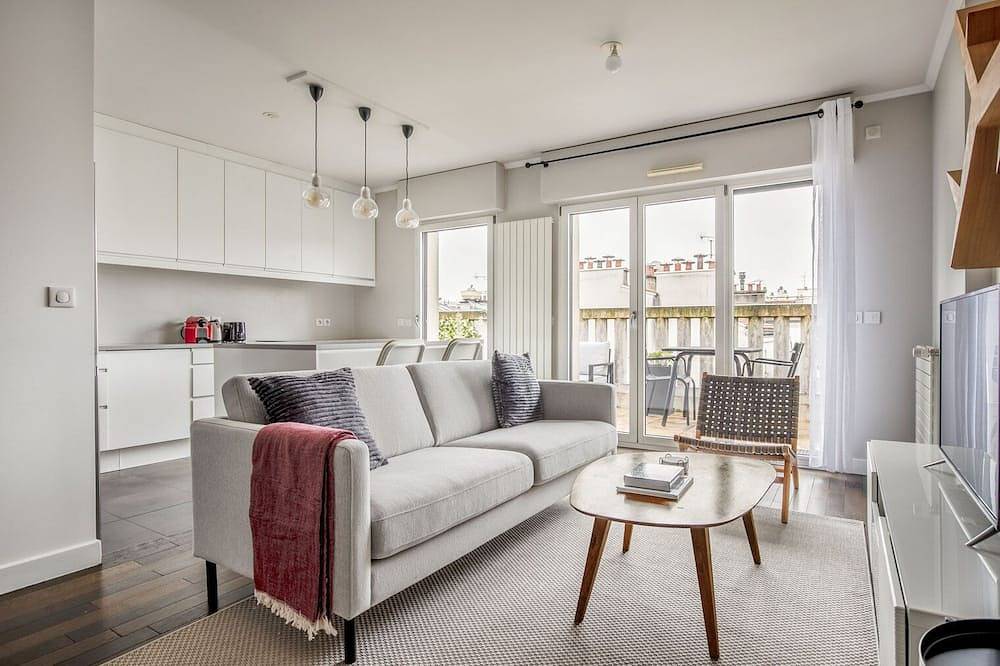 Entire apartment, Blueground | Levallois Perret, balcony, nr offices in Levallois-Perret, Hauts-de-Seine