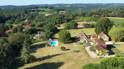 Gîte pour 4 personnes, avec jardin ainsi que terrasse et piscine à Le Buisson-de-Cadouin