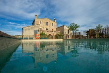 Gîte pour 6 personnes, avec jardin ainsi que piscine et terrasse, animaux acceptés à Bellcaire d'Empordà